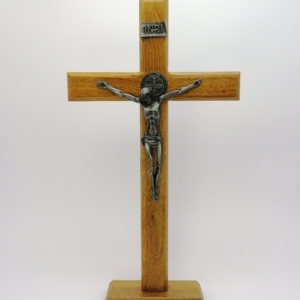 Crucifixo São Bento de madeira 35cm c/base.