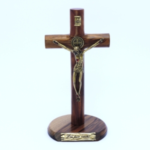 Crucifixo São Bento madeira cilíndrica 17cm com Base
