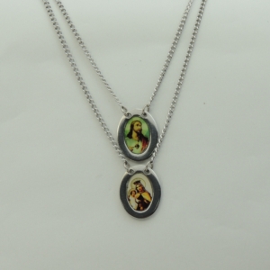 Escapulário Inox oval NSa. do Carmo e Sagrado Coração de Jesus.