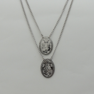 Escapulário de Inox oval gravação a laser Pai Eterno e Perpétuo Socorro.