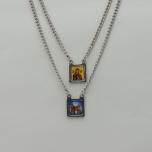 Escapulário inox quadrado pequeno Pai Eterno e Perpétuo Socorro.
