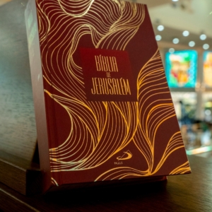 Bíblia de Jerusalém com Folhas Douradas